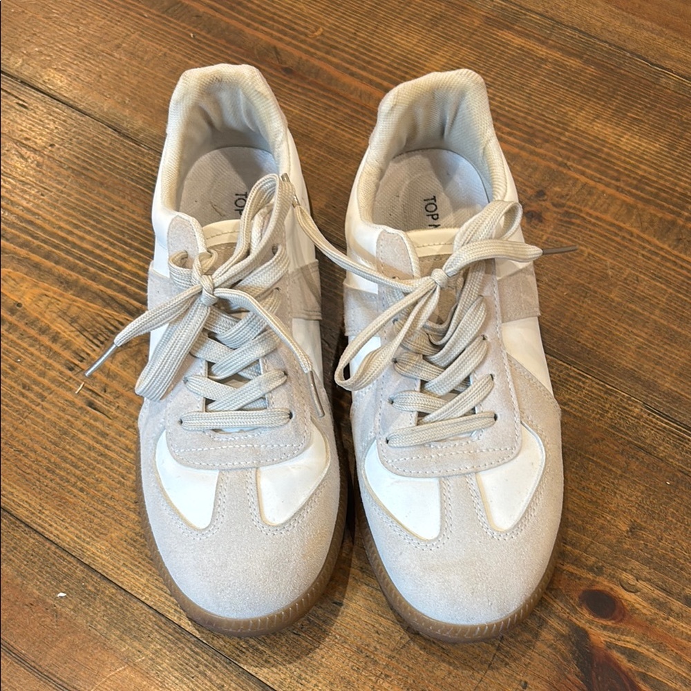 White and Gray Sneakers Top Moda
